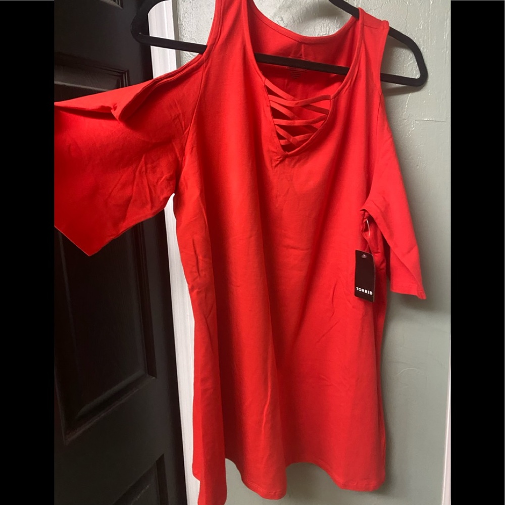 Torrid 3 Foxy cold shoulder shirt NWT